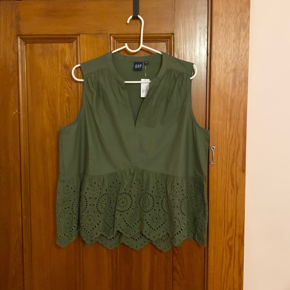 Green eyelet top